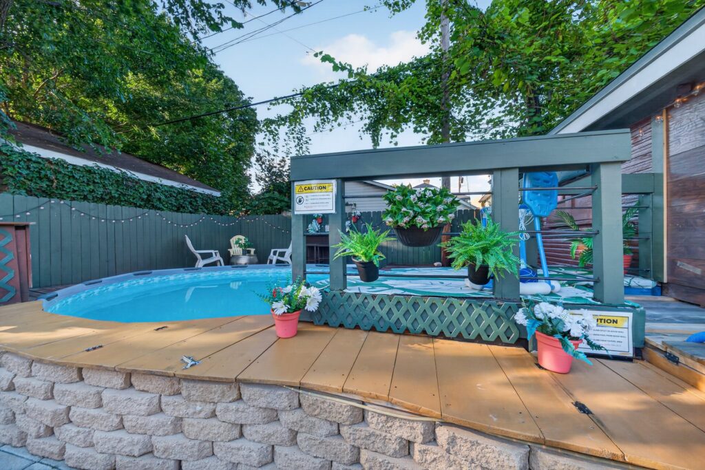 mink pool4 web